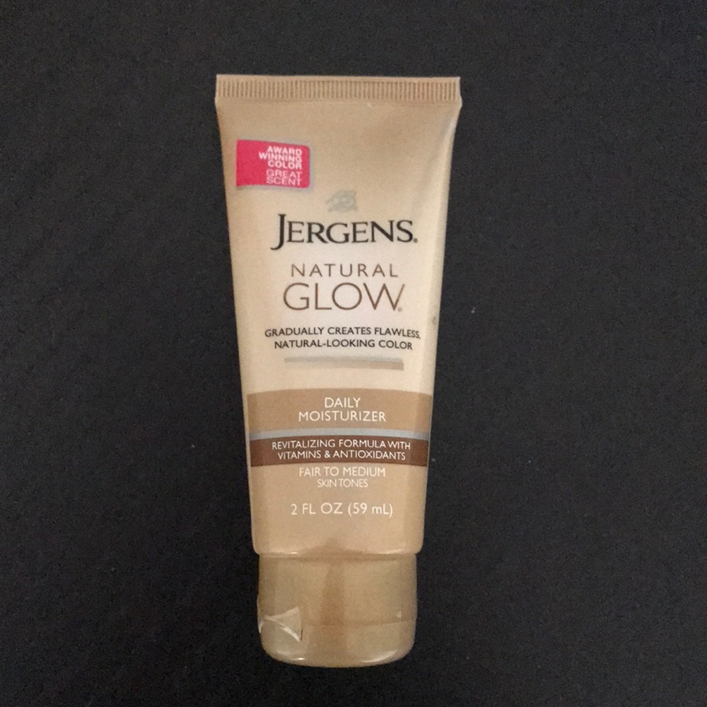 Free w $10 purchase Jergen’s natural glow